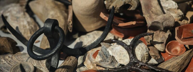 Die Römer nahmen auf die Umwelt wenig Rücksicht, doch Abfall durfte nur an bestimmten Stellen entsorgt werden. - Foto: Oliver Berg/dpa