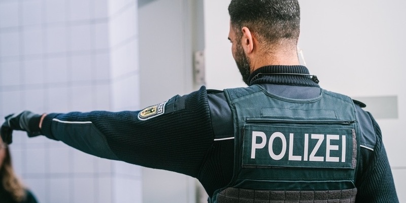 BPOL NRW: Mann siebenfach gesucht - Bundespolizei nimmt Syrer fest - Foto: presseportal.de