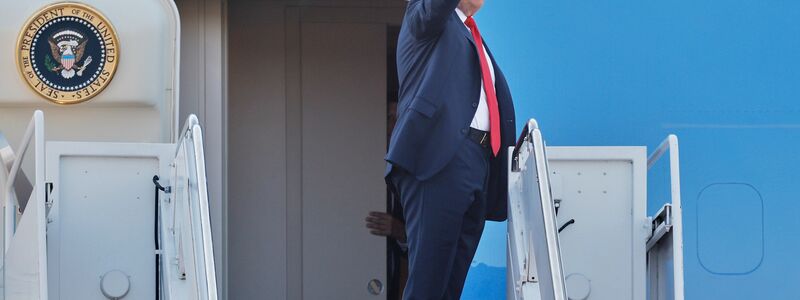 Trump inszeniert sich als Friedensstifter. - Foto: Luis M. Alvarez/FR596 AP/dpa