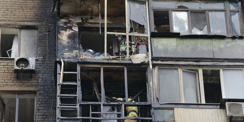 Wohngebiete in der von Russland besetzten ostukrainischen Großstadt Donezk werden immer wieder beschossen. (Archivbild) - Foto: Victor/XinHua/dpa
