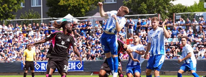 Bewahrte den HSV vor einer Blamage: Guilherme Ramos - Foto: Thomas Frey/dpa