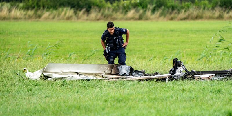 Beim Absturz eines motorisierten Leichtflugzeugs im nordrhein-westfälischen Kranenburg sind am Samstagnachmittag zwei Menschen ums Leben gekommen. - Foto: Arnulf Stoffel/dpa