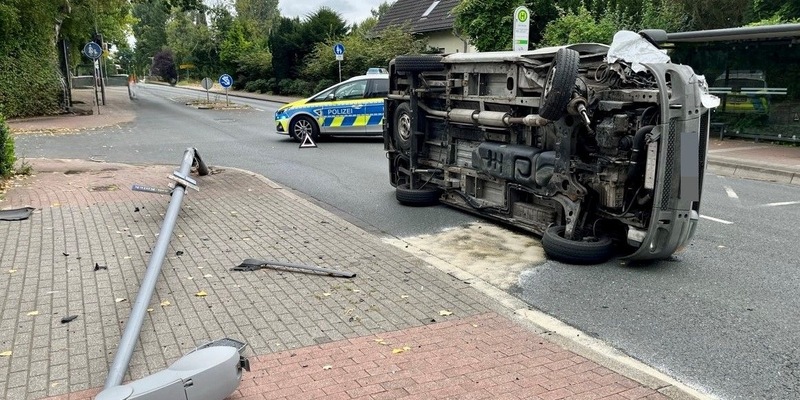 POL-BO: Alkoholisierter Autofahrer fährt Straßenlaterne um und flüchtet zu Fuß - Foto: presseportal.de