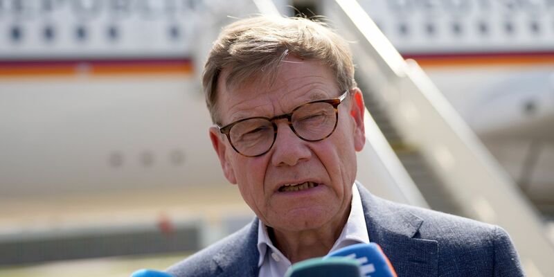 Außenminister Wadephul hat sich zu einer möglichen Entsendung deutscher Soldaten in die Ukraine für westliche Sicherheitsgarantien zurückhaltend geäußert. - Foto: Soeren Stache/dpa