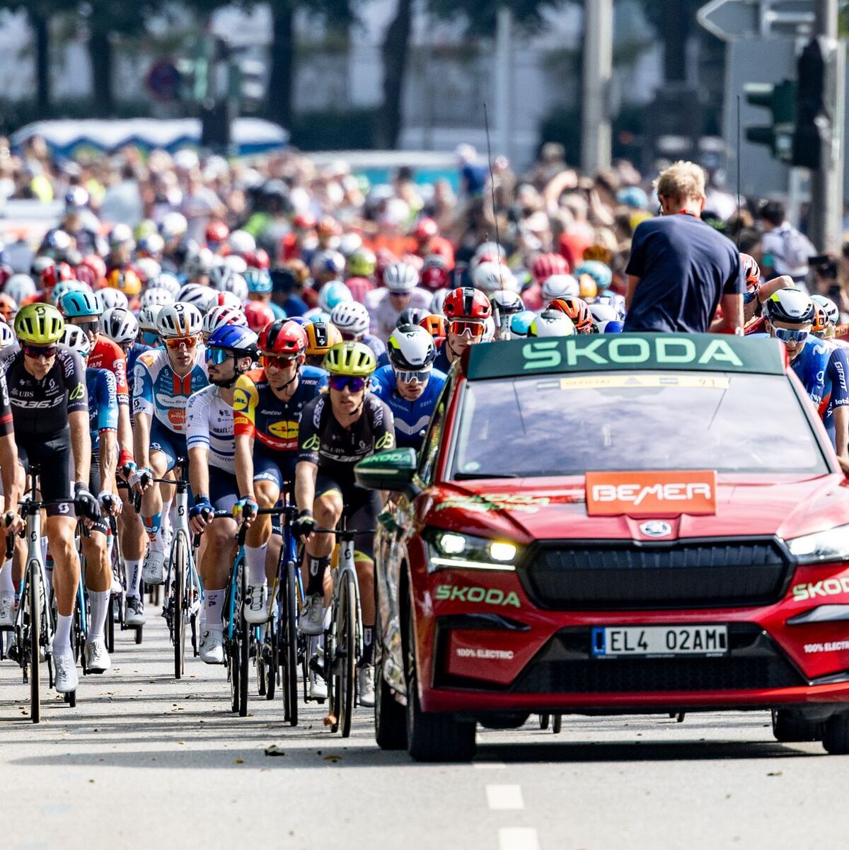 160 Fahrer gingen bei den Cyclassics an den Start. - Foto: Axel Heimken/dpa