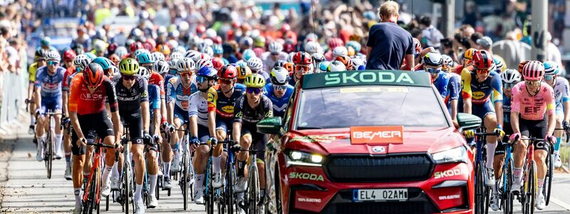 160 Fahrer gingen bei den Cyclassics an den Start. - Foto: Axel Heimken/dpa