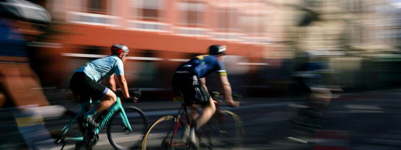 Teilnehmer bei den Amateurrennen der Cyclassics.  - Foto: Gregor Fischer/dpa