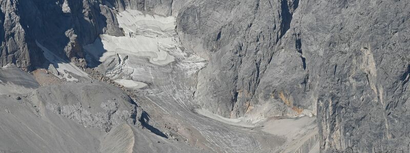 Dem Hölltentalferner-Gletscher werden noch die besten Chancen eingeräumt. Trotzdem ist auf derm Foto von diesem Jahr nicht mehr sehr viel Eis zu sehen. - Foto: Angelika Warmuth/dpa