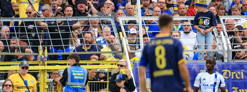 Nach beleidigenden Äußerungen von der Tribüne wurde die Partie kurzzeitig unterbrochen.  - Foto: Jan Woitas/dpa