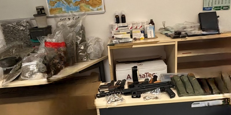 POL-K: 250818-3-LEV Feuerwehr entdeckt Drogen und Waffen nach Wohnungsbrand - 41-Jähriger festgenommen - Foto: presseportal.de