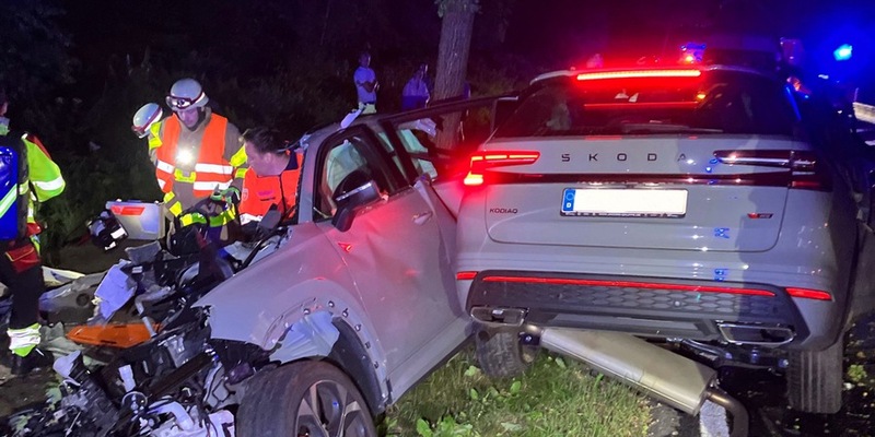 POL-AC: Schwerer Verkehrsunfall auf der Himmelsleiter - Auto prallt gegen Baum - Foto: presseportal.de