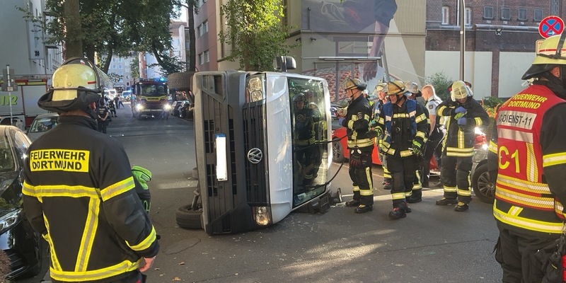 FW-DO: Verkehrsunfall auf der Gerichtsstraße - Feuerwehr befreit Verletzten - Foto: presseportal.de