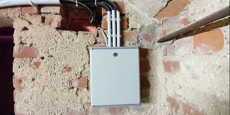 Hausanschluss mit Telefonleitungen (Archiv) - Foto: über dts Nachrichtenagentur