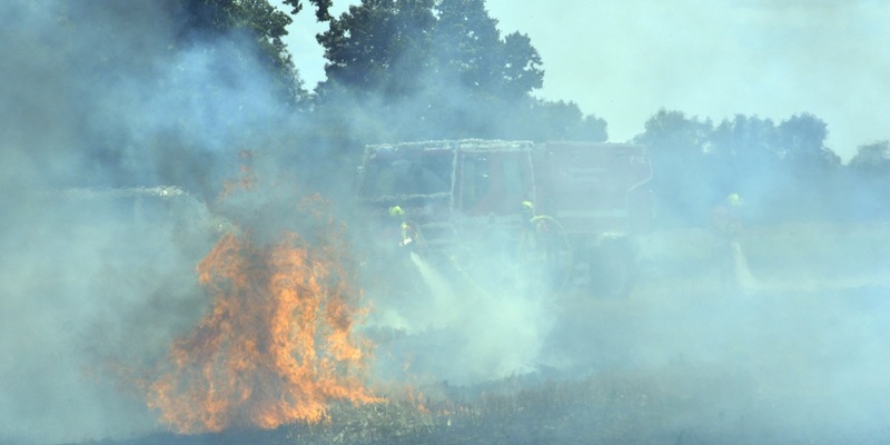 FW Lüchow-Dannenberg: +++ Besondere Brände erfordern besondere Maßnahmen +++ Feuerwehren der Samtgemeinde Elbtalaue trainieren die Brandbekämpfung von Vegetationsbränden +++ - Foto: presseportal.de