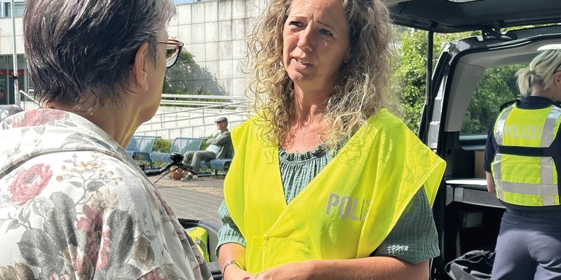 POL-VIE: Viersener Kriminalprävention unterwegs auf den Wochenmärkten - Wir beantworten Ihre Fragen! - Foto: presseportal.de