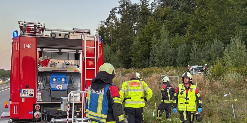 FW Allensbach: H2 VU PKW Person eingeklemmt - Foto: presseportal.de