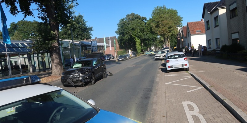 POL-DEL: Stadt Delmenhorst: Drei Personen bei schwerem Verkehrsunfall verletzt +++ Hoher Sachschaden - Foto: presseportal.de