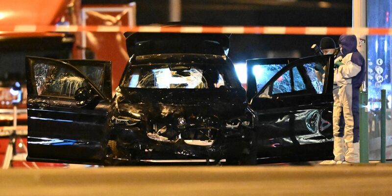 Der Täter fuhr mit einem PS-starken Mietwagen über den Weihnachtsmarkt. (Archivbild) - Foto: Hendrik Schmidt/dpa