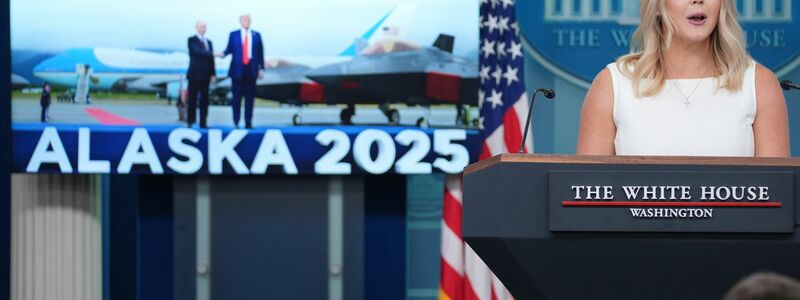 Trumps Sprecherin bekräftigte, dass Putin einem Treffen mit Selenskyj zugestimmt habe. - Foto: Evan Vucci/AP/dpa