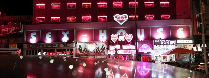 Die Reeperbahn ist auch für Touristen ein beliebtes Ziel.  - Foto: Christian Charisius/dpa