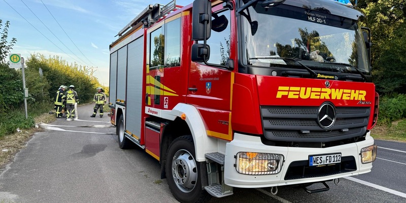 FW Hünxe: Brennende Paletten im Regallager eines Gewerbebetriebs - Foto: presseportal.de