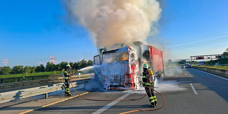 FW-M: Lkw-Brand auf Autobahn (A 99) - Foto: presseportal.de