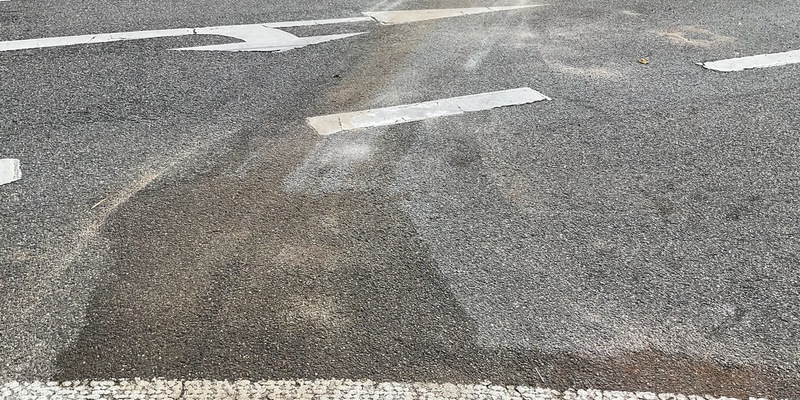 FW Alpen: auslaufende Betriebsmittel nach Verkehrsunfall - Foto: presseportal.de