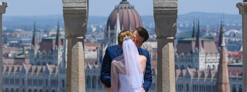 Ruhige Lieder erinnern eher an große romantische Momente im Leben. (Symbolbild) - Foto: Robert Michael/dpa-Zentralbild/dpa