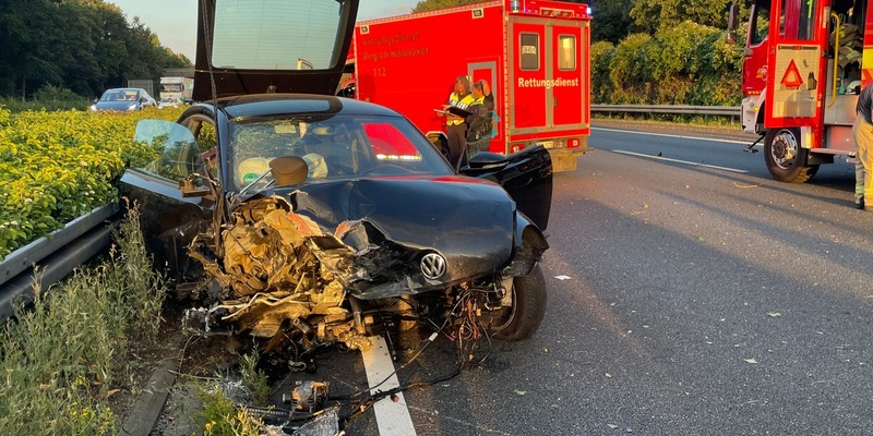 FW Lehrte: Schwerer Unfall auf der A2 zwischen Lehrte und Hämelerwald - Foto: presseportal.de