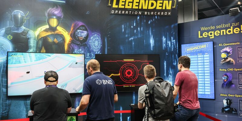 Mit knalligen Farben möchte der BND die Aufmerksamkeit auf das eigene Game lenken. - Foto: Oliver Berg/dpa