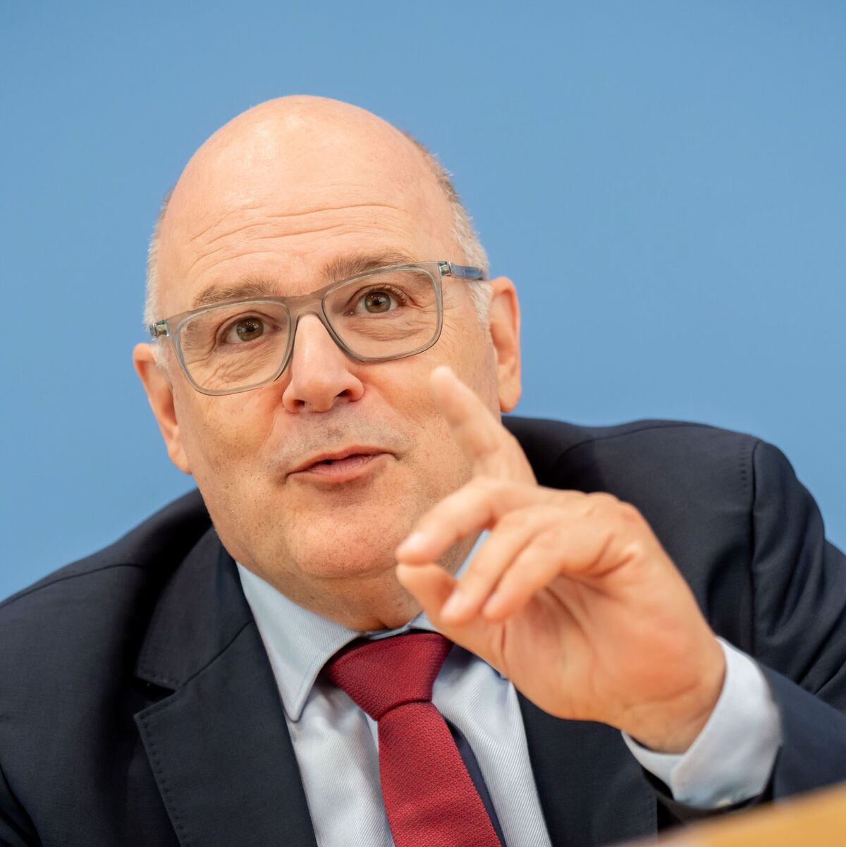 Der Arbeitgeber-Funktionär Kampeter wirft dem Kassenärzte-Chef vor, die Diskussion in eine falsche Richtung zu lenken. - Foto: Michael Kappeler/dpa