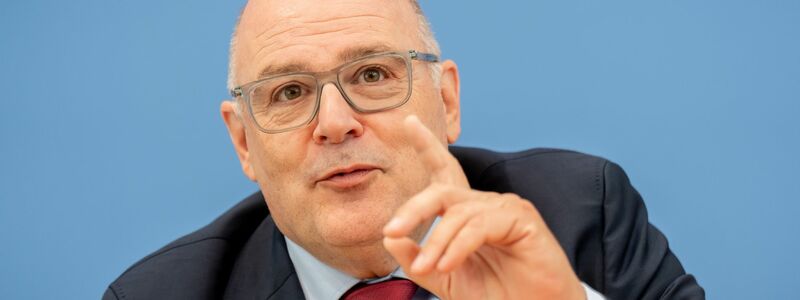 Arbeitgeber-Vertreter Steffen Kampeter schlägt die Einführung einer Praxisgebühr vor. (Archivbild) - Foto: Michael Kappeler/dpa