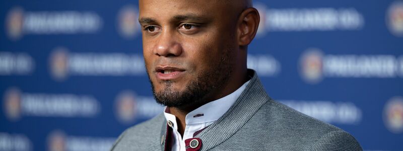 Die bayerische Tracht sitzt: Trainer Vincent Kompany beim Lederhosen-Shooting des FC Bayern in dieser Woche. - Foto: Sven Hoppe/dpa