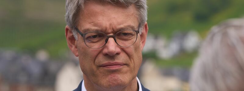 Minister Schnieder steht unter Druck, möglichst schnell jemanden für die Spitze der Deutschen Bahn zu finden. - Foto: Thomas Frey/dpa