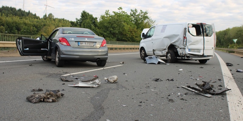 POL-NE: Autofahrerin wird bei Unfall schwer verletzt - Foto: presseportal.de