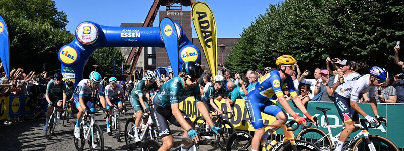 Die Radprofis starten in der Zeche Zollverein in Essen auf die erste Etappe der Deutschland Tour. - Foto: Federico Gambarini/dpa