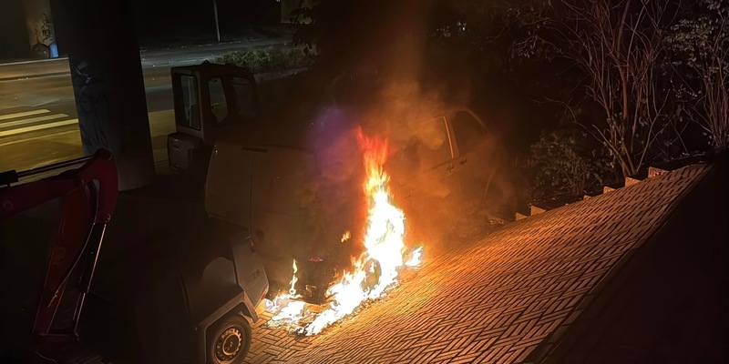FW-EN: Drei Einsätze an einem Tag - Kleintransporter brannte unter der Brücke der B 54 - Foto: presseportal.de