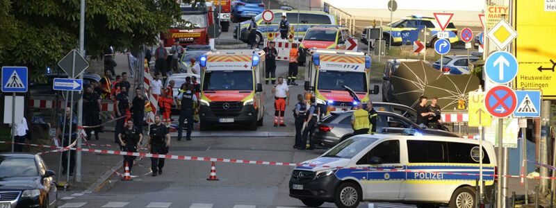 Laut Polizei hat der Täter einem der Beamten seine Pistole entrissen.  - Foto: Gianni Gattus/dpa