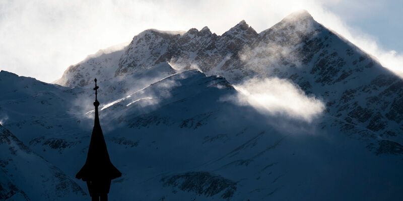 Am Breithorn sind zwei deutsche Bergsteiger in großer Not. (Archivfoto) - Foto: picture alliance / Jean-Christophe Bott/KEYSTONE/dpa