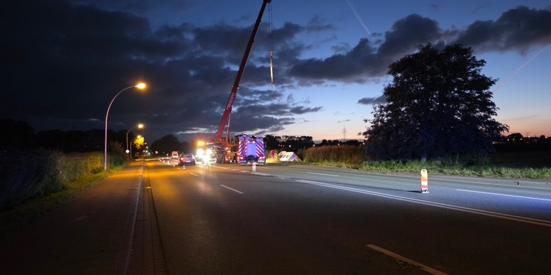 POL-CUX: Verkehrsunfall durch Sekundenschlaf mit Wohnmobil in Cuxhaven - Aufwändige Bergung (Foto im Anhang) - Foto: presseportal.de