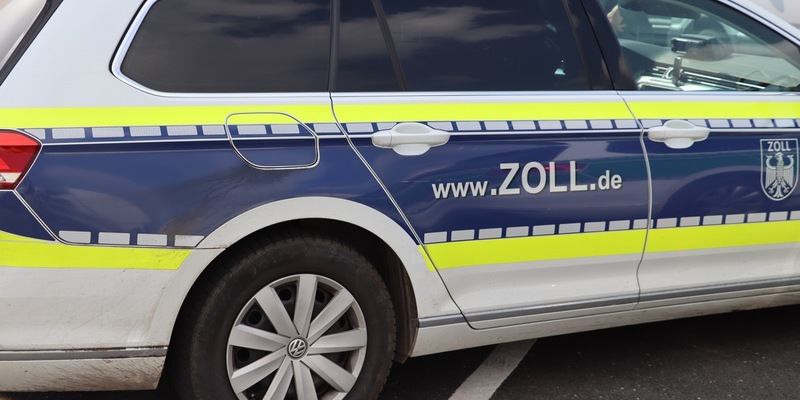 HZA-MS: Versehentlich die Grenze mit fast 60.000 Schmuggelzigaretten überquert / Zoll stoppt Mann an der niederländischen Grenze und verhindert Steuerschaden in Höhe von fast 12.000 Euro - Foto: presseportal.de