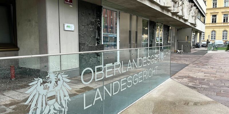 Der kurze Prozess geht in Innsbruck über die Bühne. - Foto: Albert Otti/dpa