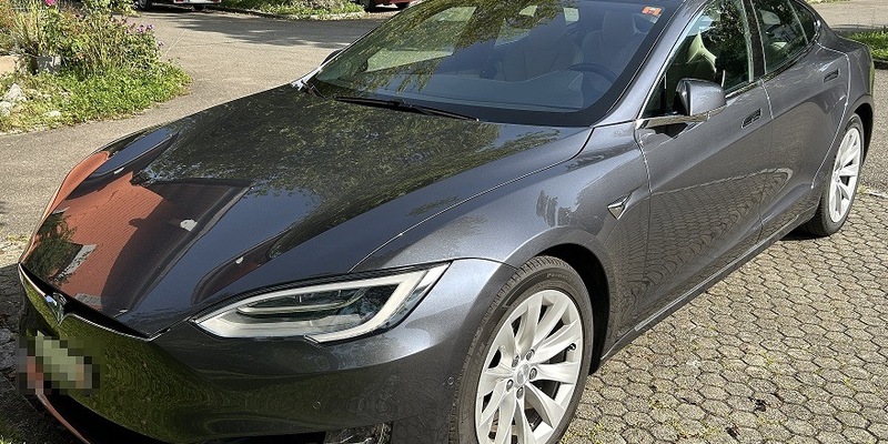 HZA-UL: Tesla aus der Schweiz verzollt / ohne Anmeldung über die Grenze - Foto: presseportal.de