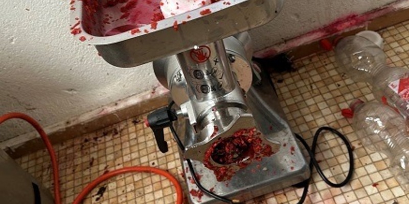 ZOLL-DD: Zollfahnder zerschlagen illegale Produktionsstätte und stellen mindestens 250 Kilogramm Wasserpfeifentabak sowie weitere Grundstoffe zur Herstellung sicher - Foto: presseportal.de