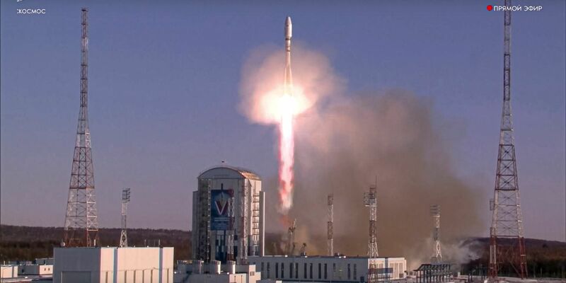 Eine russische Rakete hebt in den Weltraum ab. (Archivbild) - Foto: -/Roscosmos State Space Corporation via AP/dpa