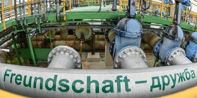 Deutschland wird trotz eines Schadens an der Pipeline Druschba sicher versorgt, sagt die Bundesregierung. (Archivbild) - Foto: Patrick Pleul/dpa-Zentralbild/dpa