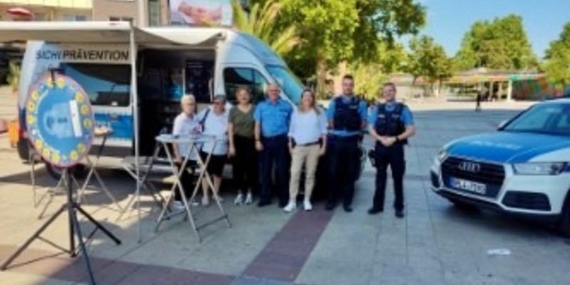 POL-PPRP: Präventionsexperten vor Ort: Positive Bilanz der Informationsveranstaltungen am Berliner Platz - Foto: presseportal.de