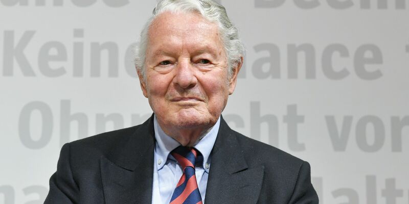 Er kannte sich bestens mit den Royals aus. Nun ist der Experte für die europäischen Königshäuser gestorben. (Archiv) - Foto: Jens Kalaene/dpa-Zentralbild/ZB