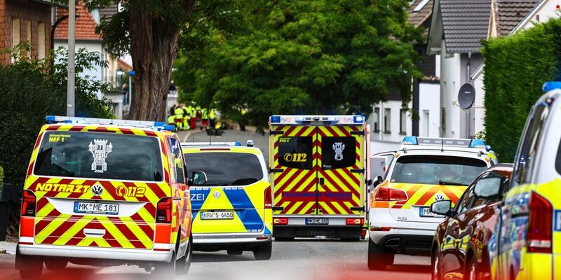 Ein Toter und ein Verletzter nach Schüssen in Menden. - Foto: Alex Talash/dpa