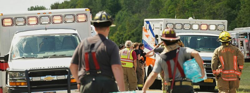 Der Bus war von den Niagarafällen kommend auf dem Weg nach New York City.  - Foto: Libby March/Buffalo News/AP/dpa